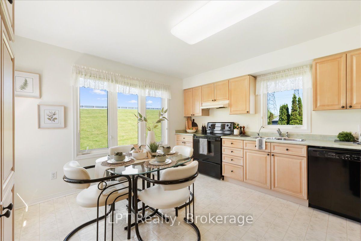 5 Niagara Trail Property Photo 16