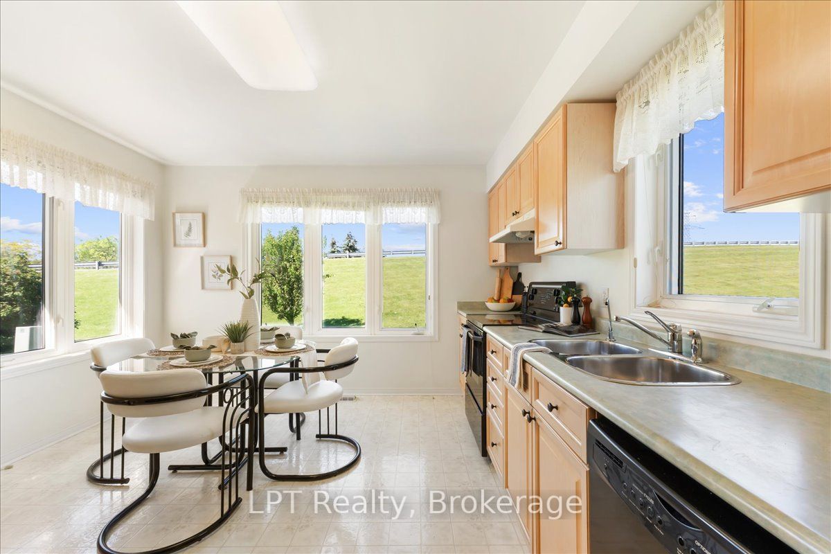 5 Niagara Trail Property Photo 17