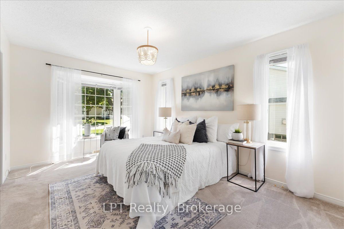 5 Niagara Trail Property Photo 20