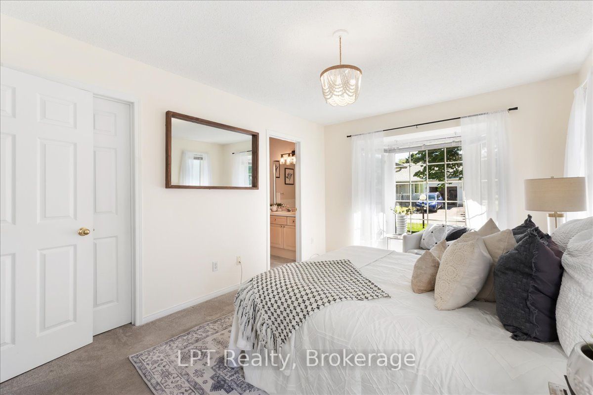 5 Niagara Trail Property Photo 21