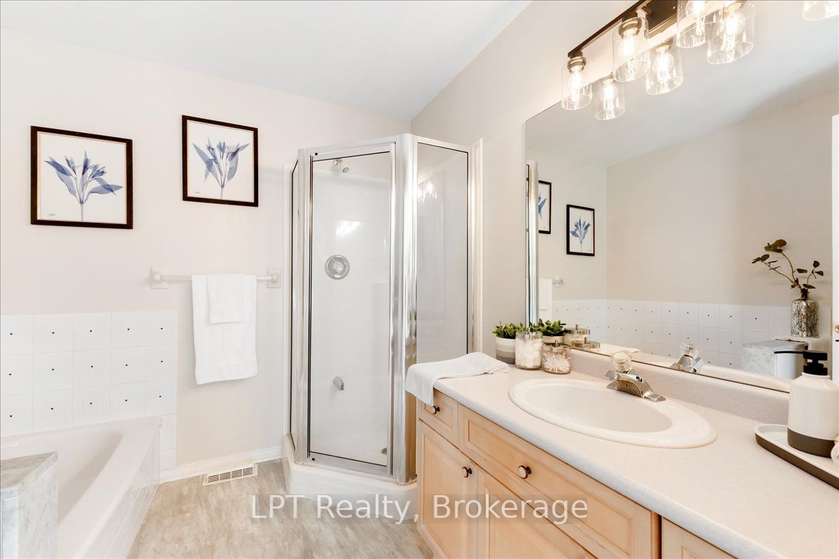 5 Niagara Trail Property Photo 23