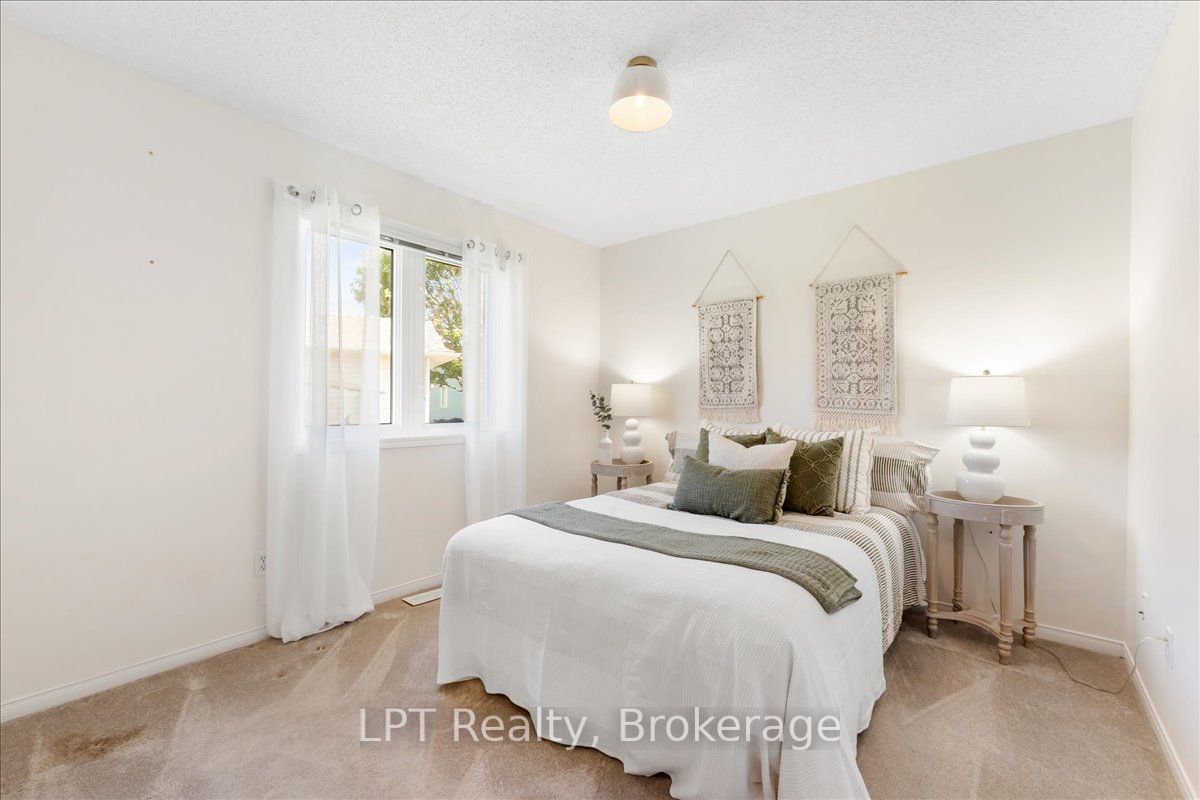 5 Niagara Trail Property Photo 25