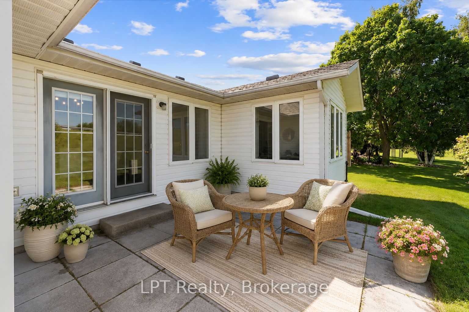 5 Niagara Trail Property Photo 28