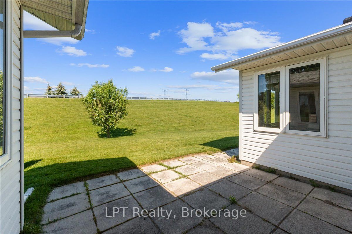 5 Niagara Trail Property Photo 29