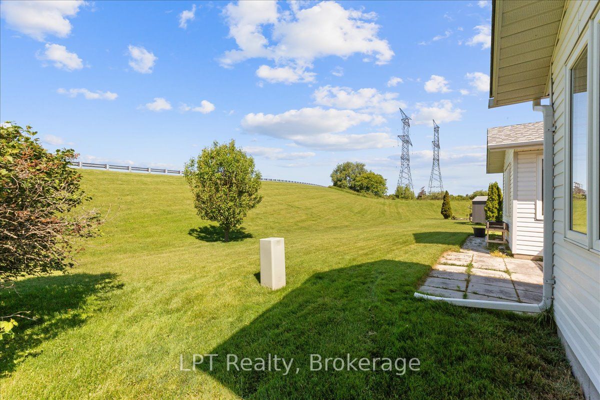 5 Niagara Trail Property Photo 30