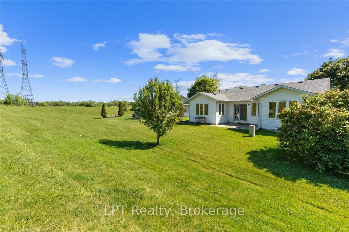 5 Niagara Trail Property Photo 33