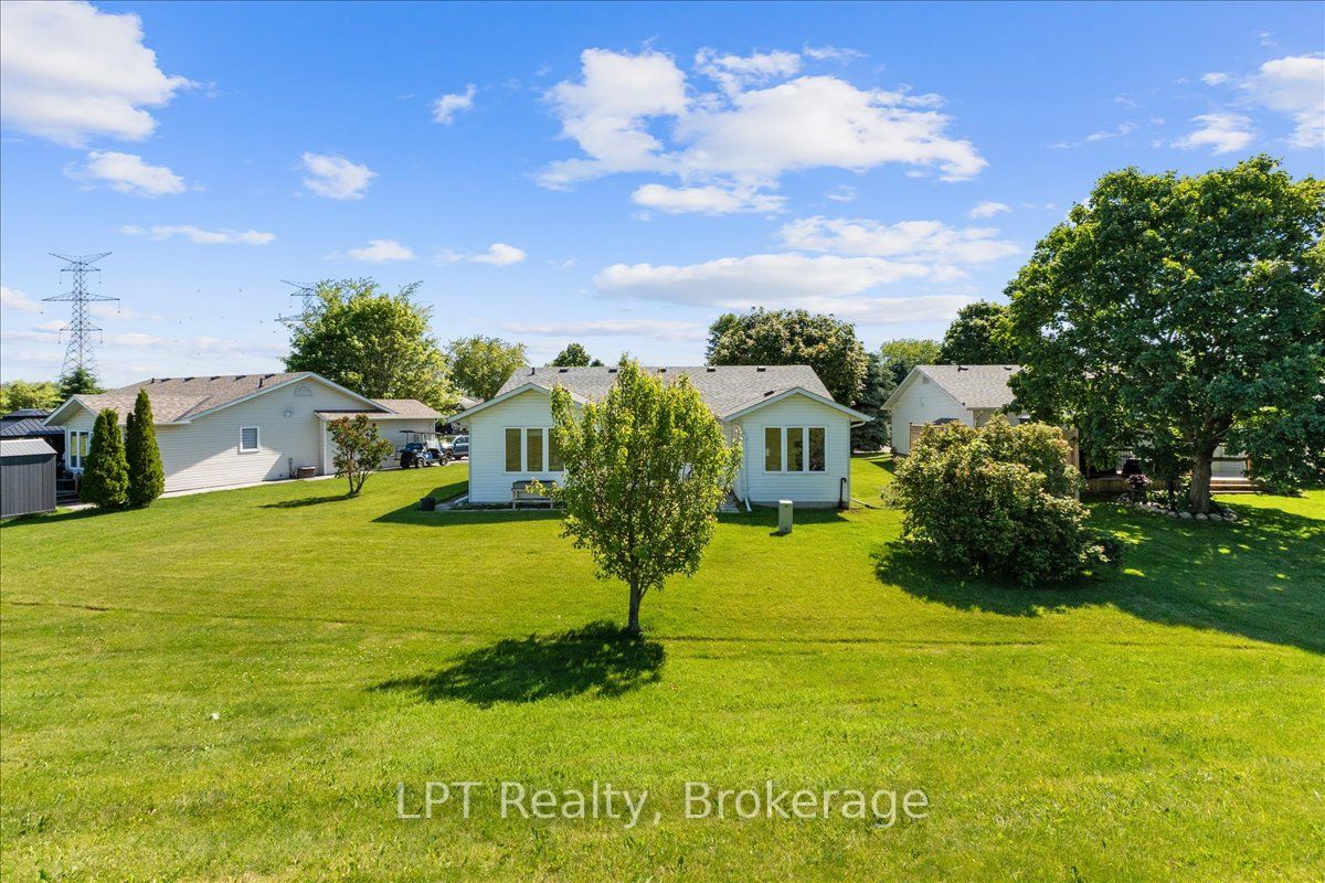 5 Niagara Trail Property Photo 34