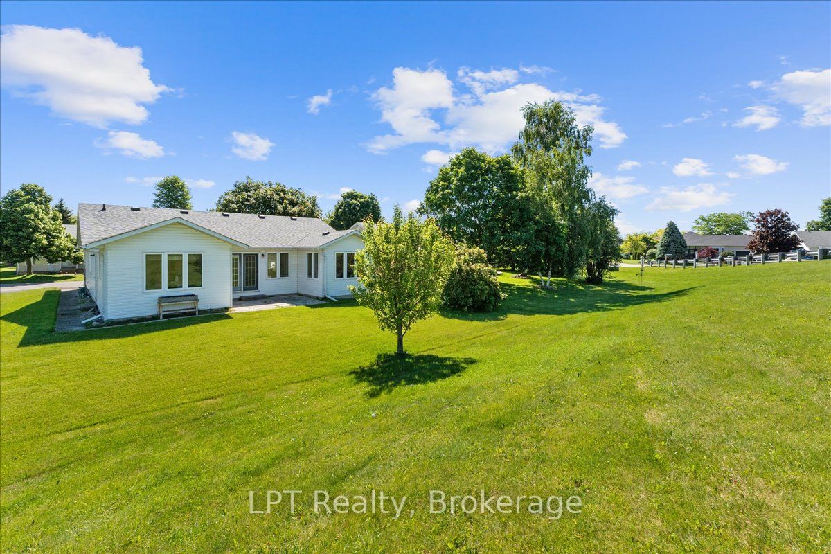 5 Niagara Trail Property Photo 35