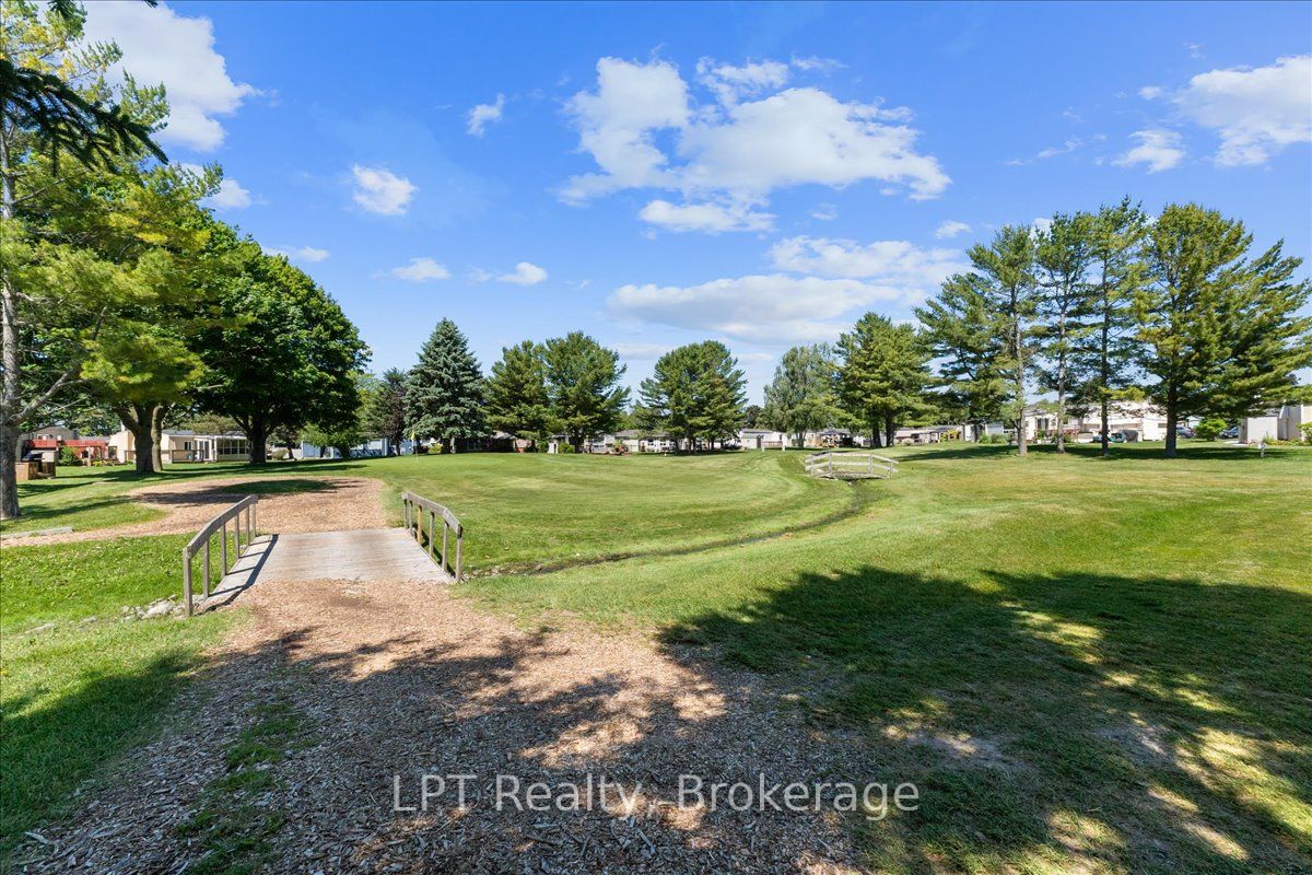 5 Niagara Trail Property Photo 45