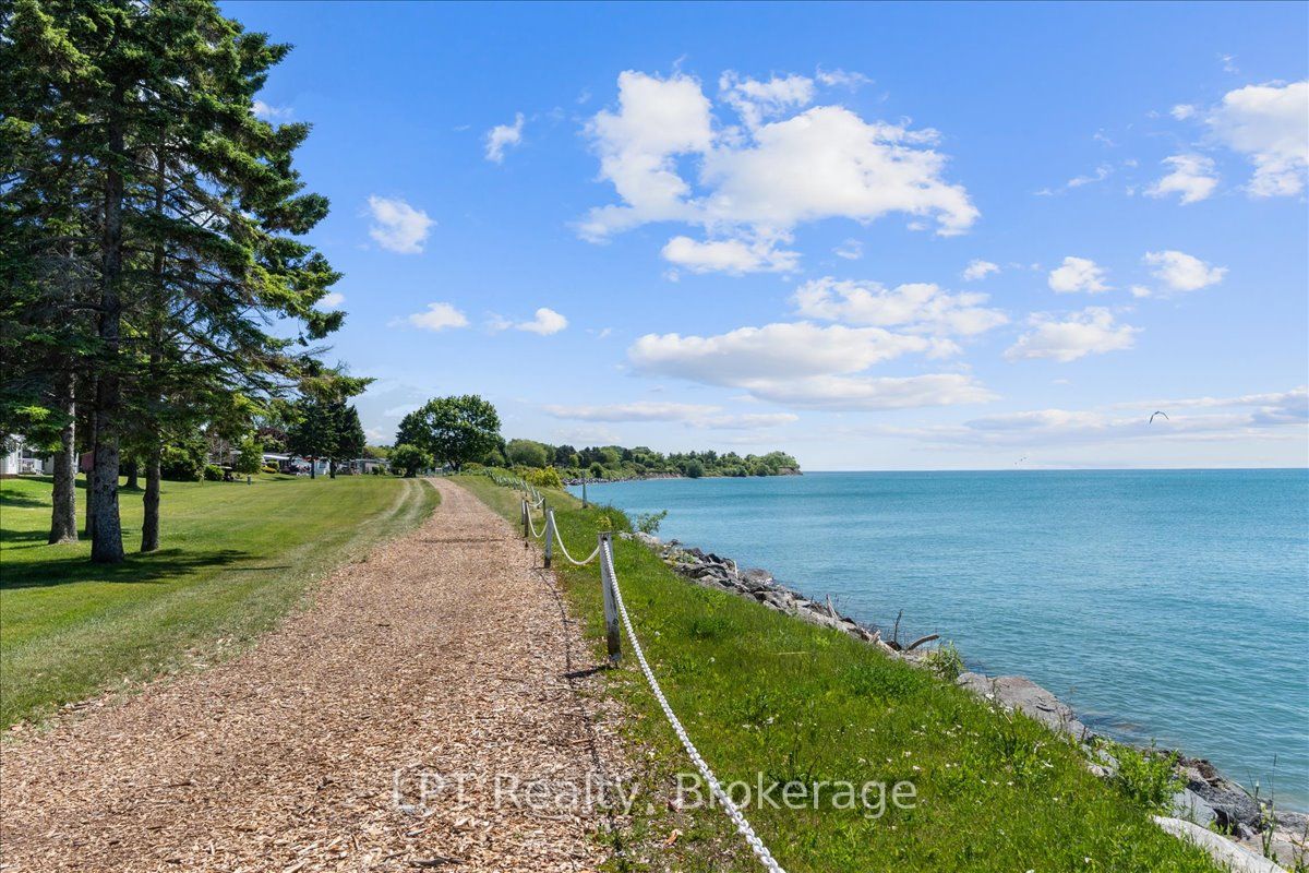 5 Niagara Trail Property Photo 46