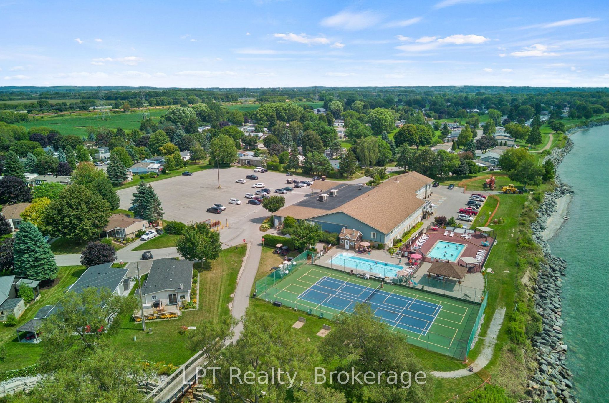 5 Niagara Trail Property Photo 48