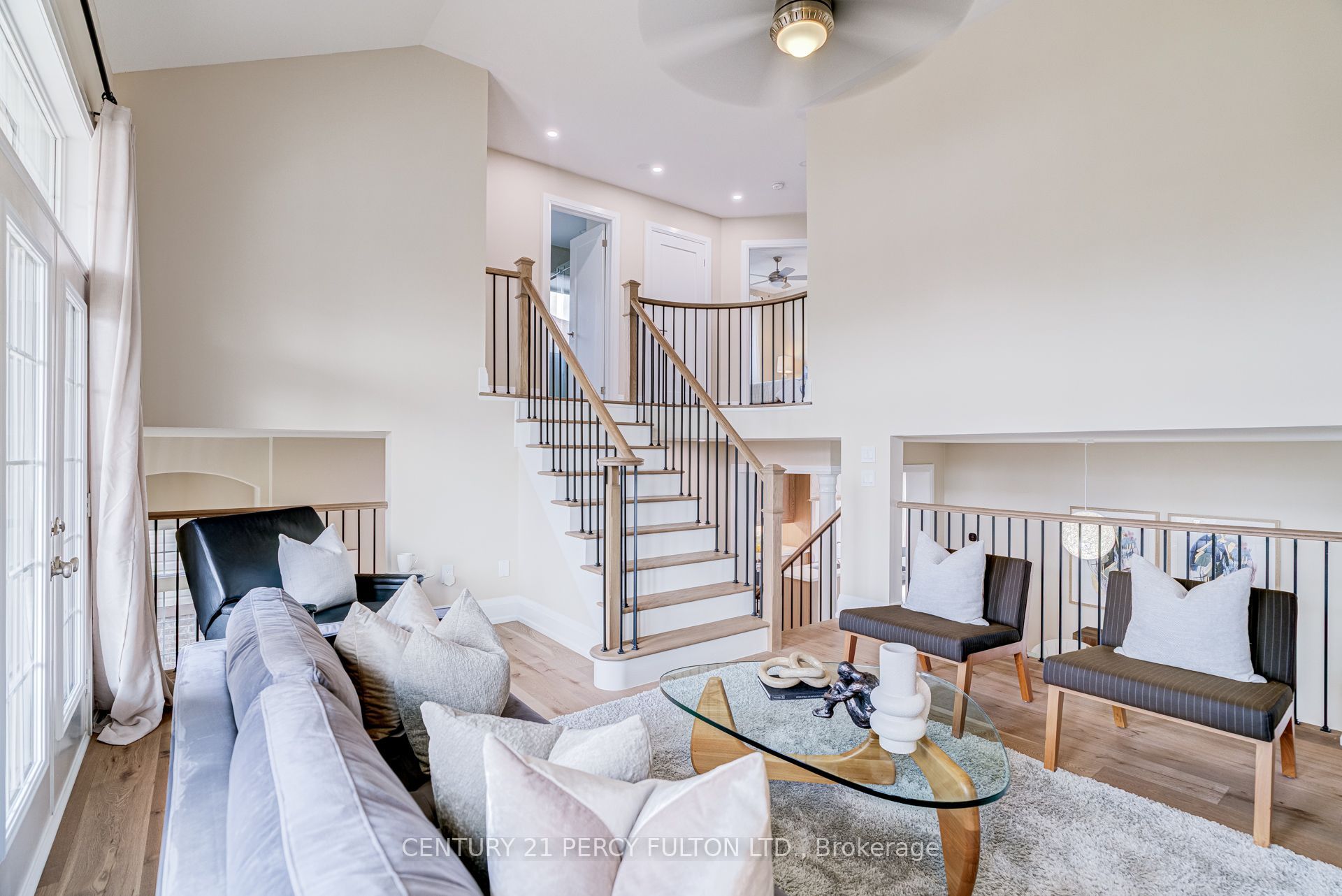 1825 Parkhurst Crescent Property Photo 1