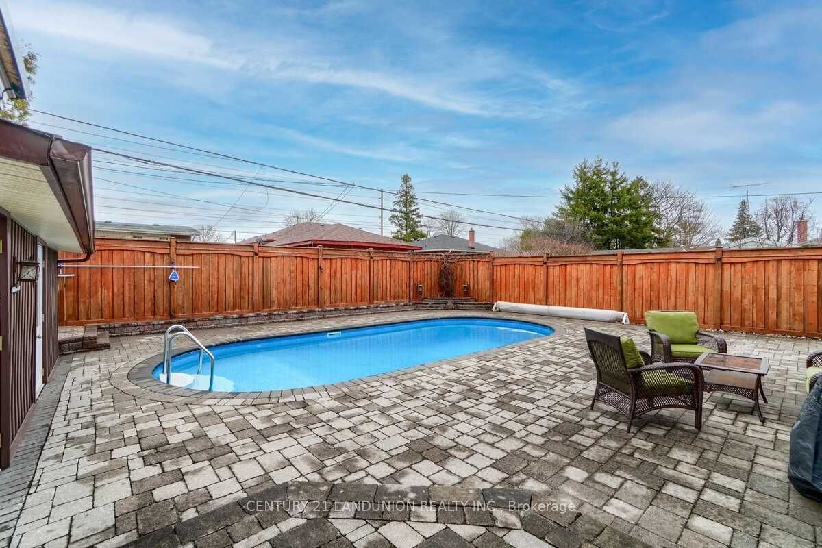371 Elizabeth Street Property Photo 1