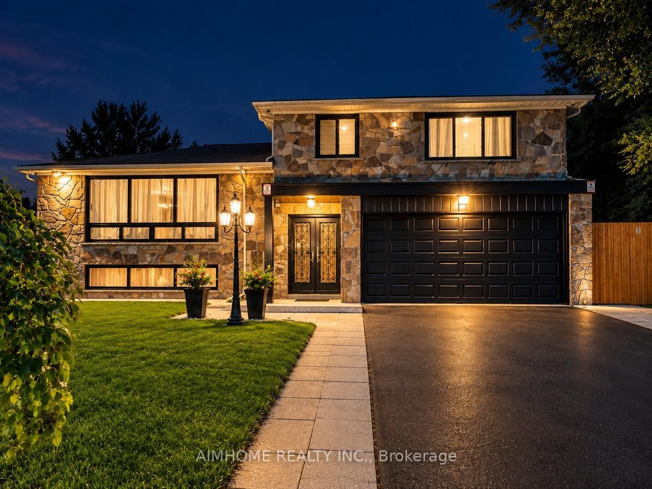166 Guildwood Parkway Property Photo 3