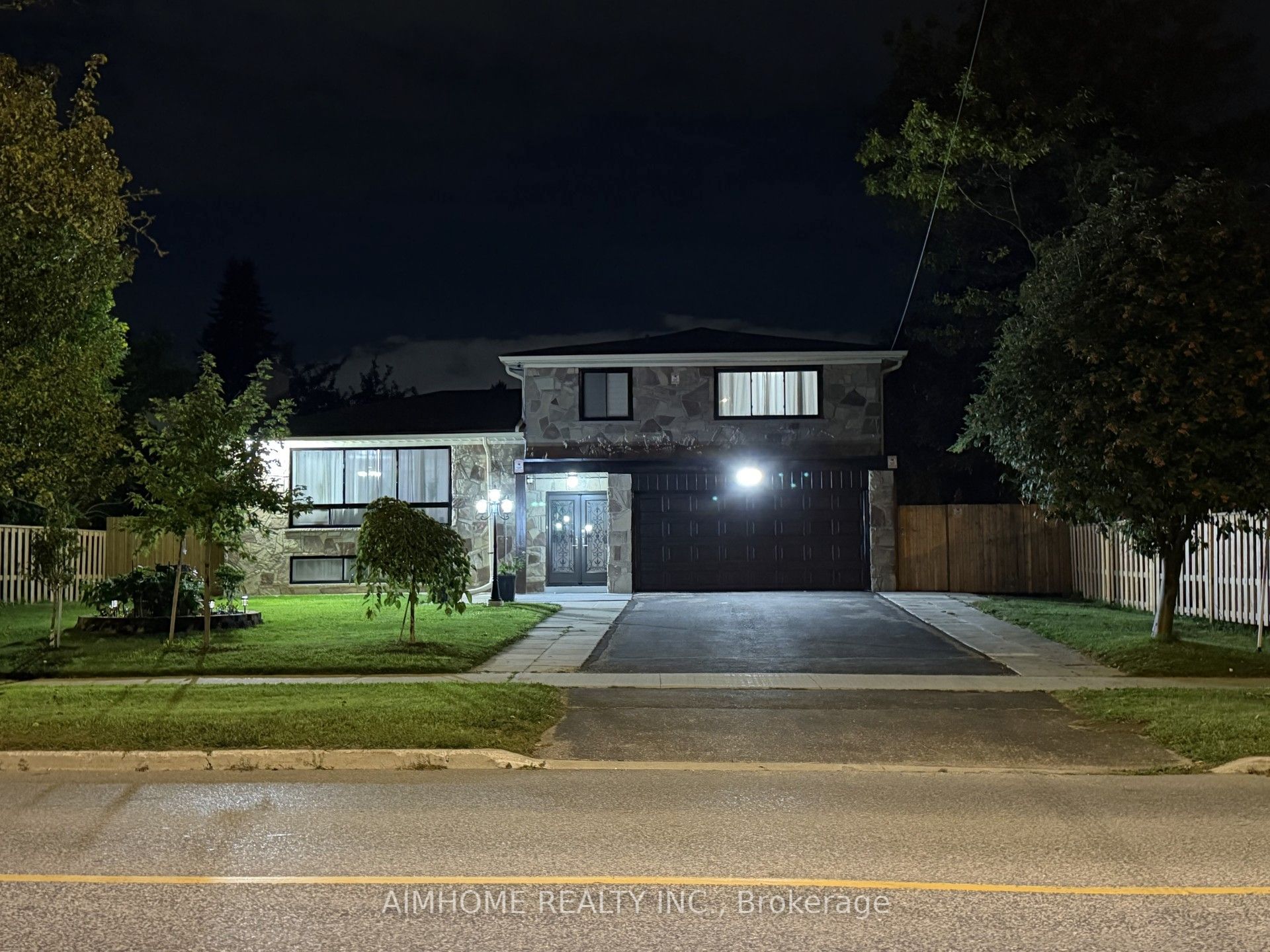 166 Guildwood Parkway Property Photo 4