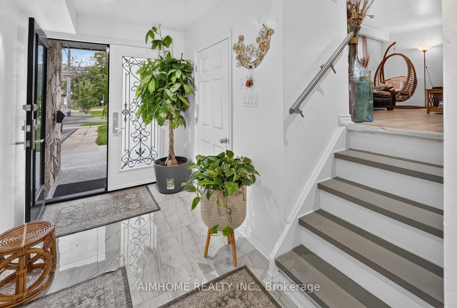 166 Guildwood Parkway Property Photo 7