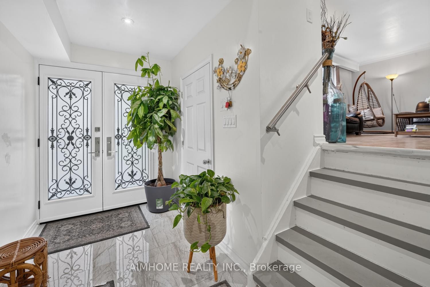 166 Guildwood Parkway Property Photo 8