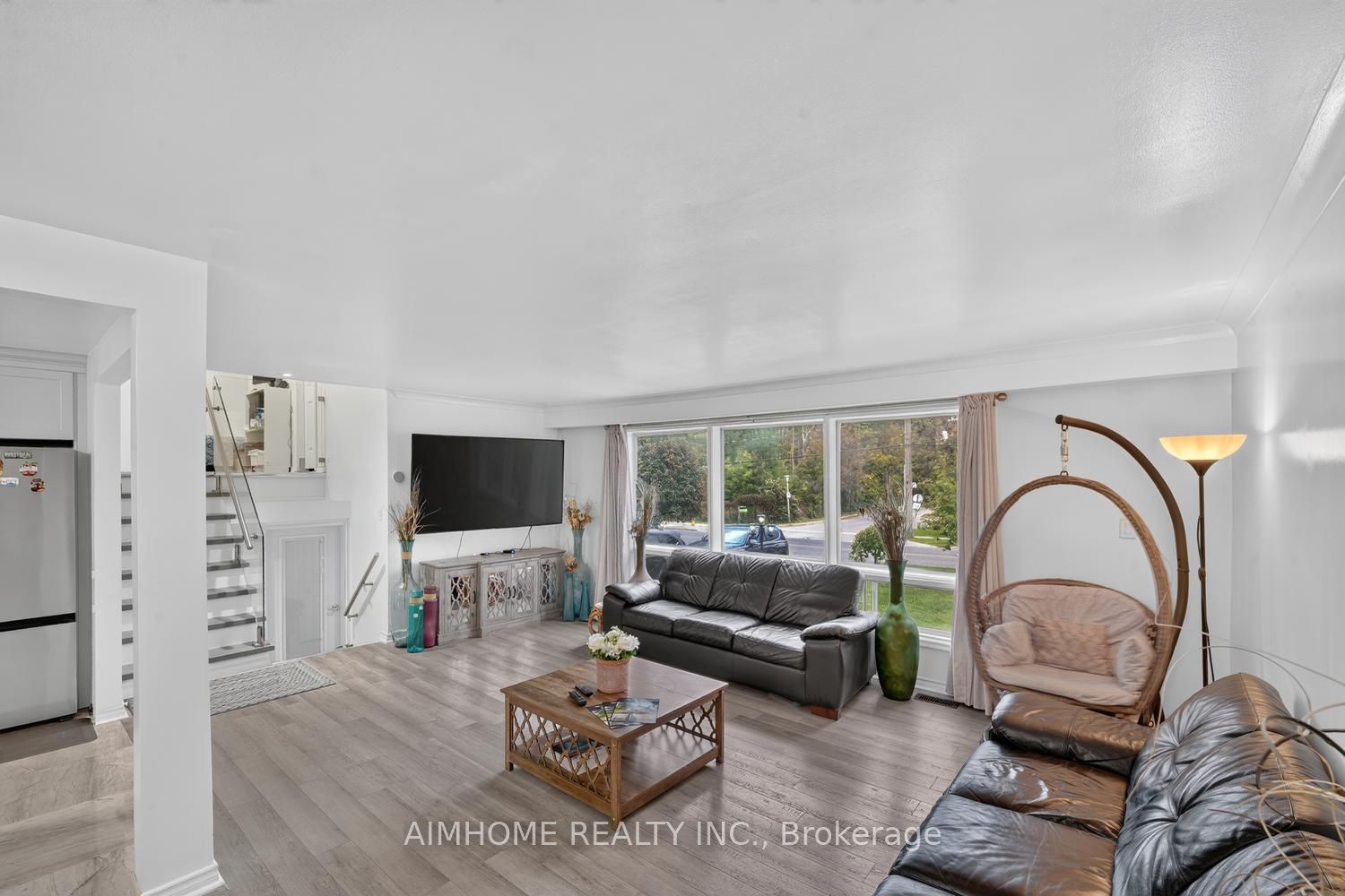 166 Guildwood Parkway Property Photo 11