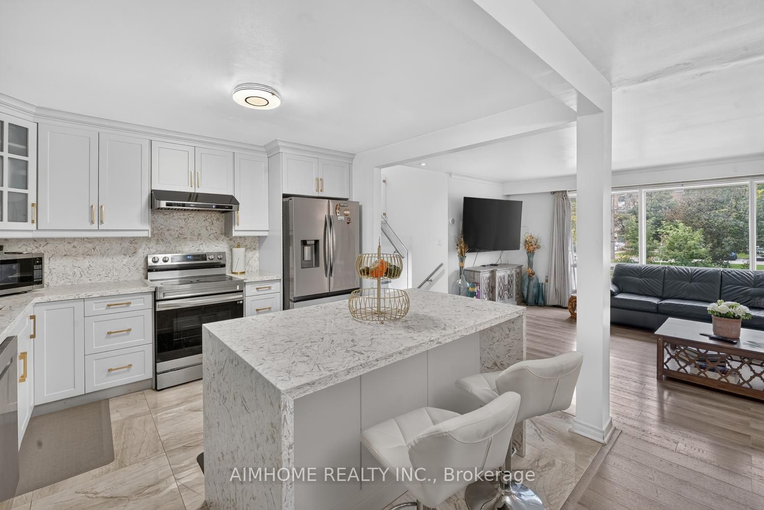 166 Guildwood Parkway Property Photo 14