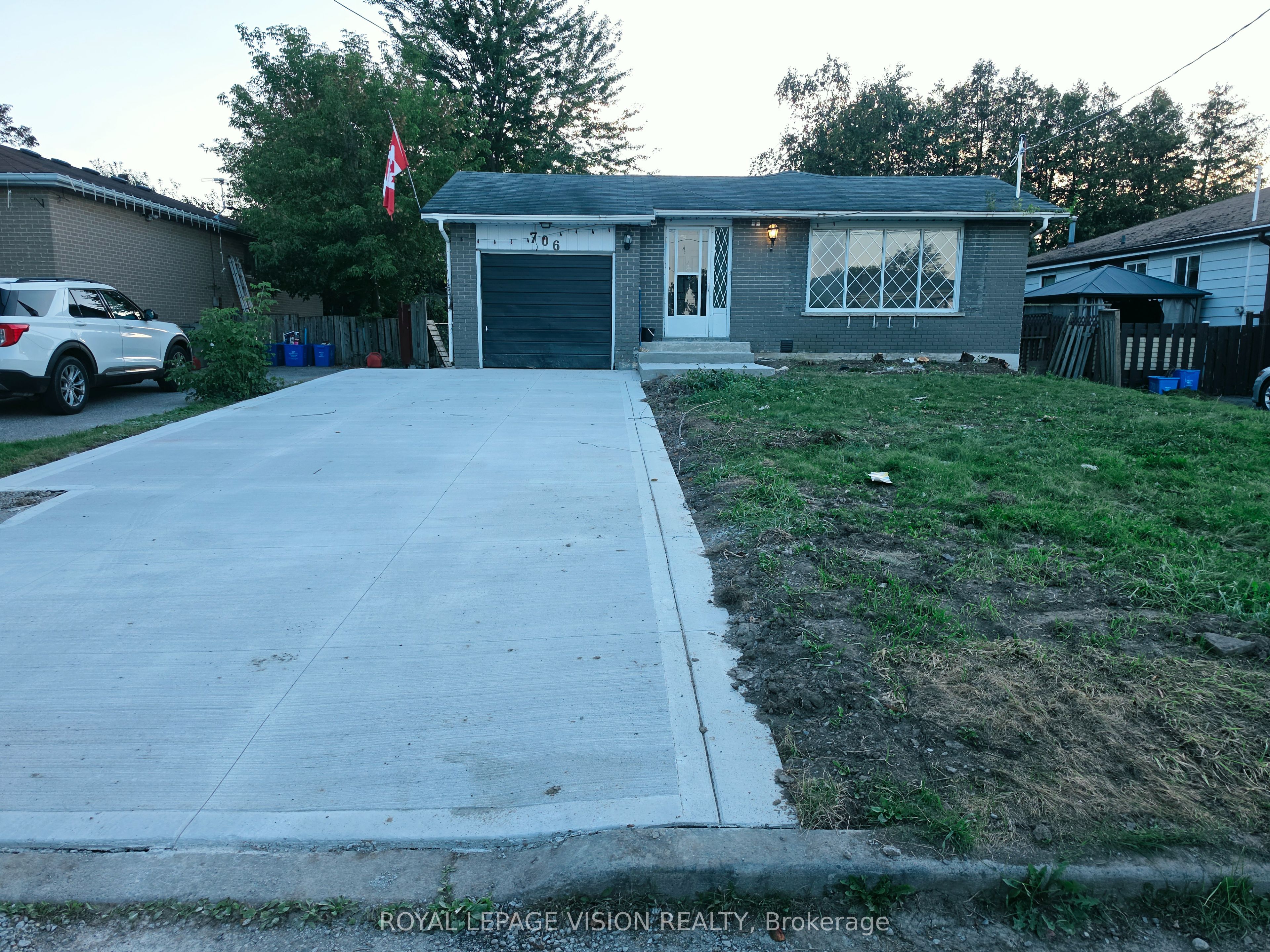 706 Leaside Street Bsmt 1 Property Photo 1