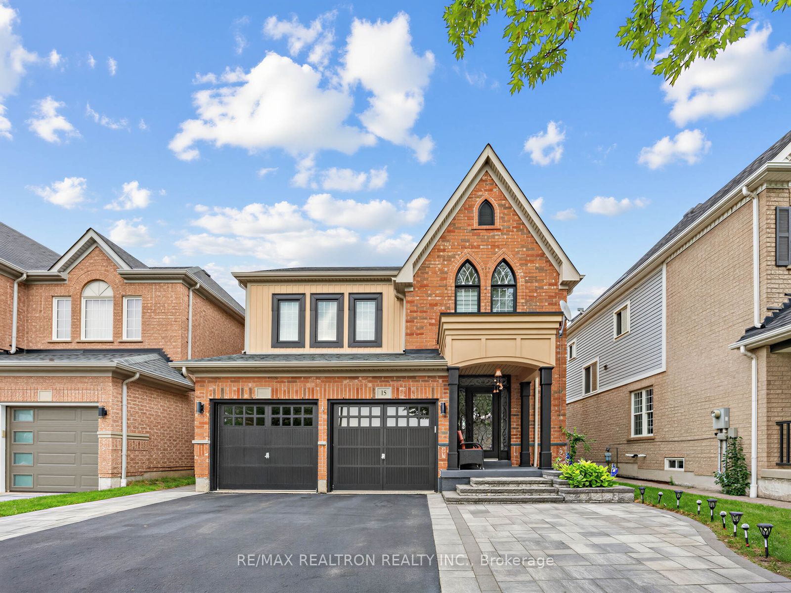 15 Middlecote Drive Property Photo 1
