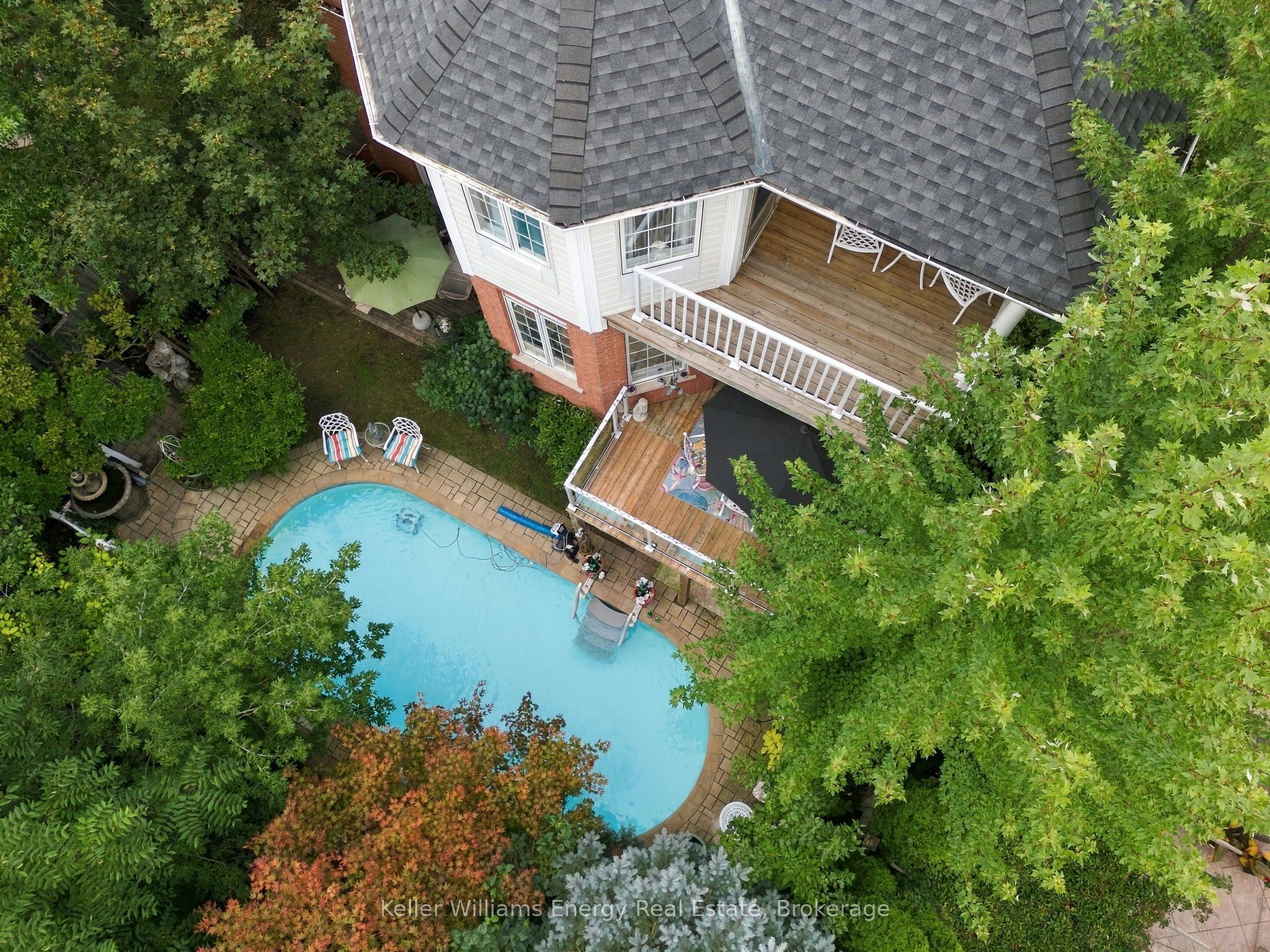990 Glenbourne Drive Picture