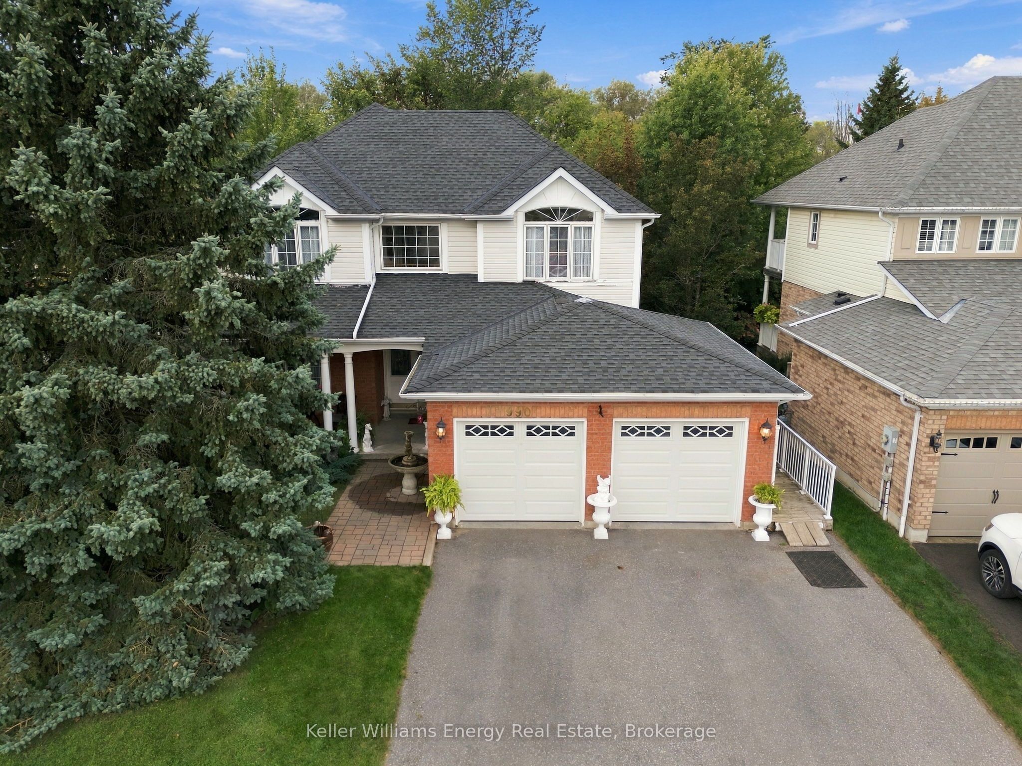 990 Glenbourne Drive Property Photo 3