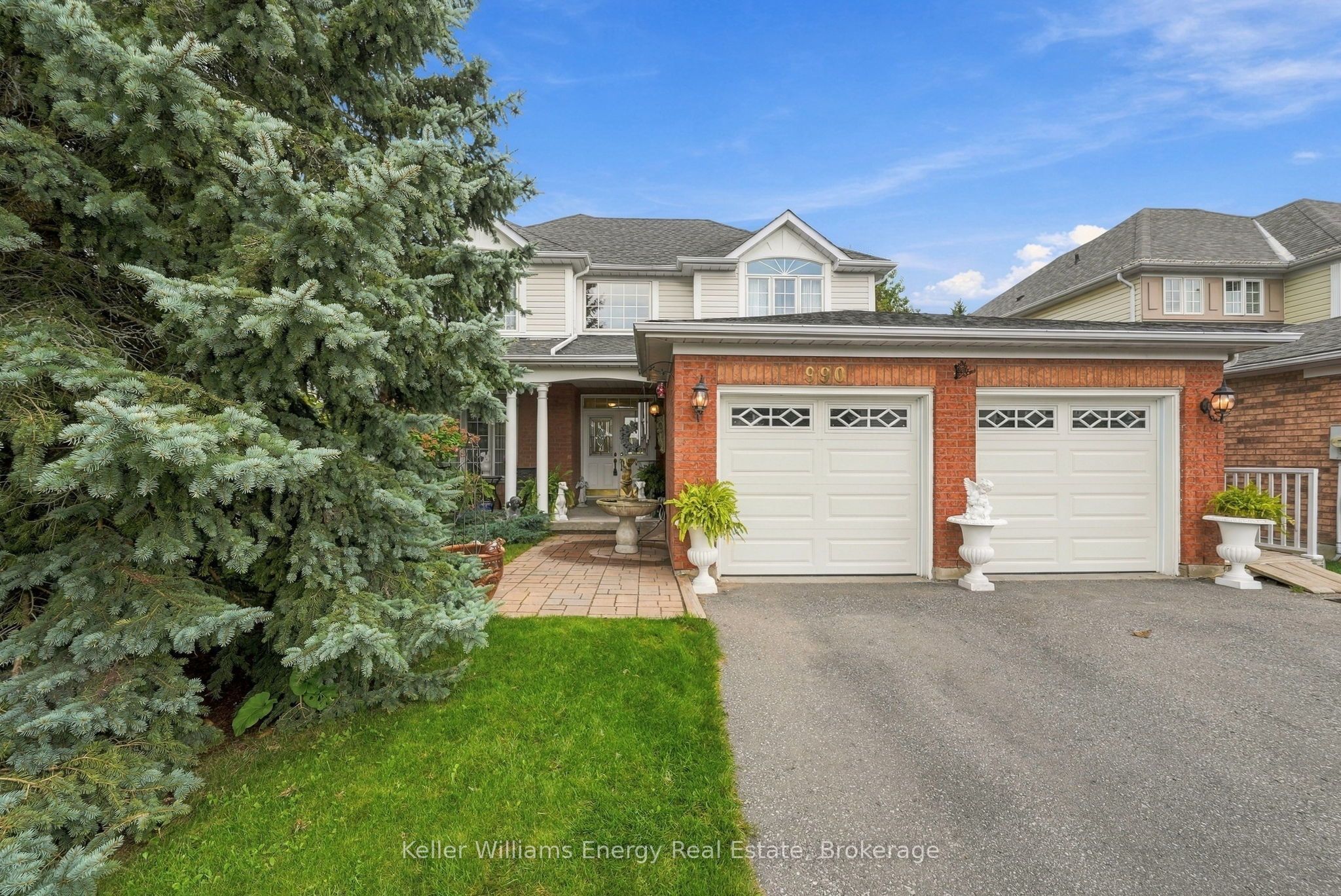 990 Glenbourne Drive Property Photo 4