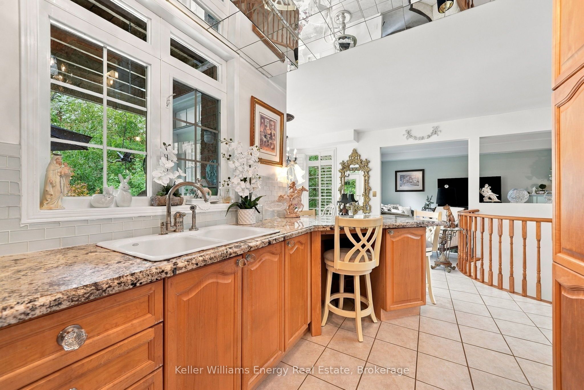 990 Glenbourne Drive Property Photo 8