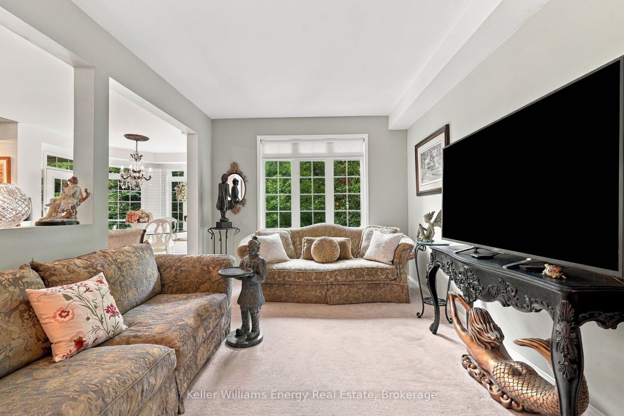 990 Glenbourne Drive Property Photo 12