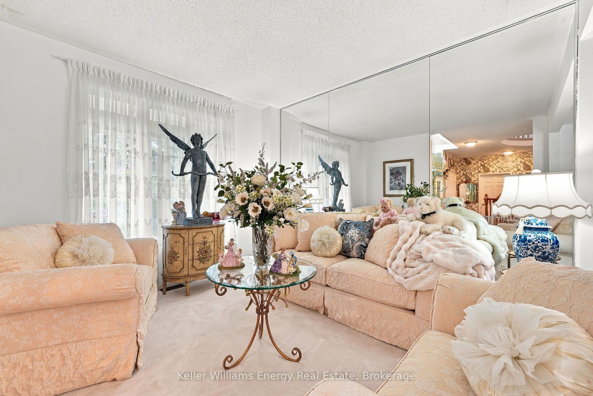 990 Glenbourne Drive Property Photo 17