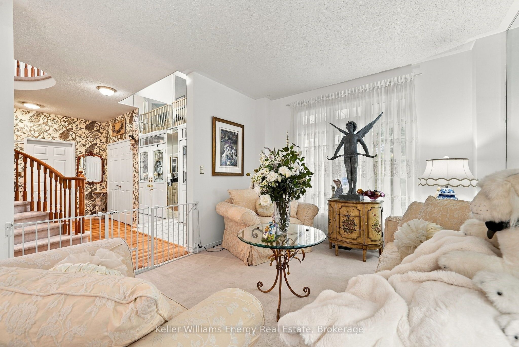 990 Glenbourne Drive Property Photo 18