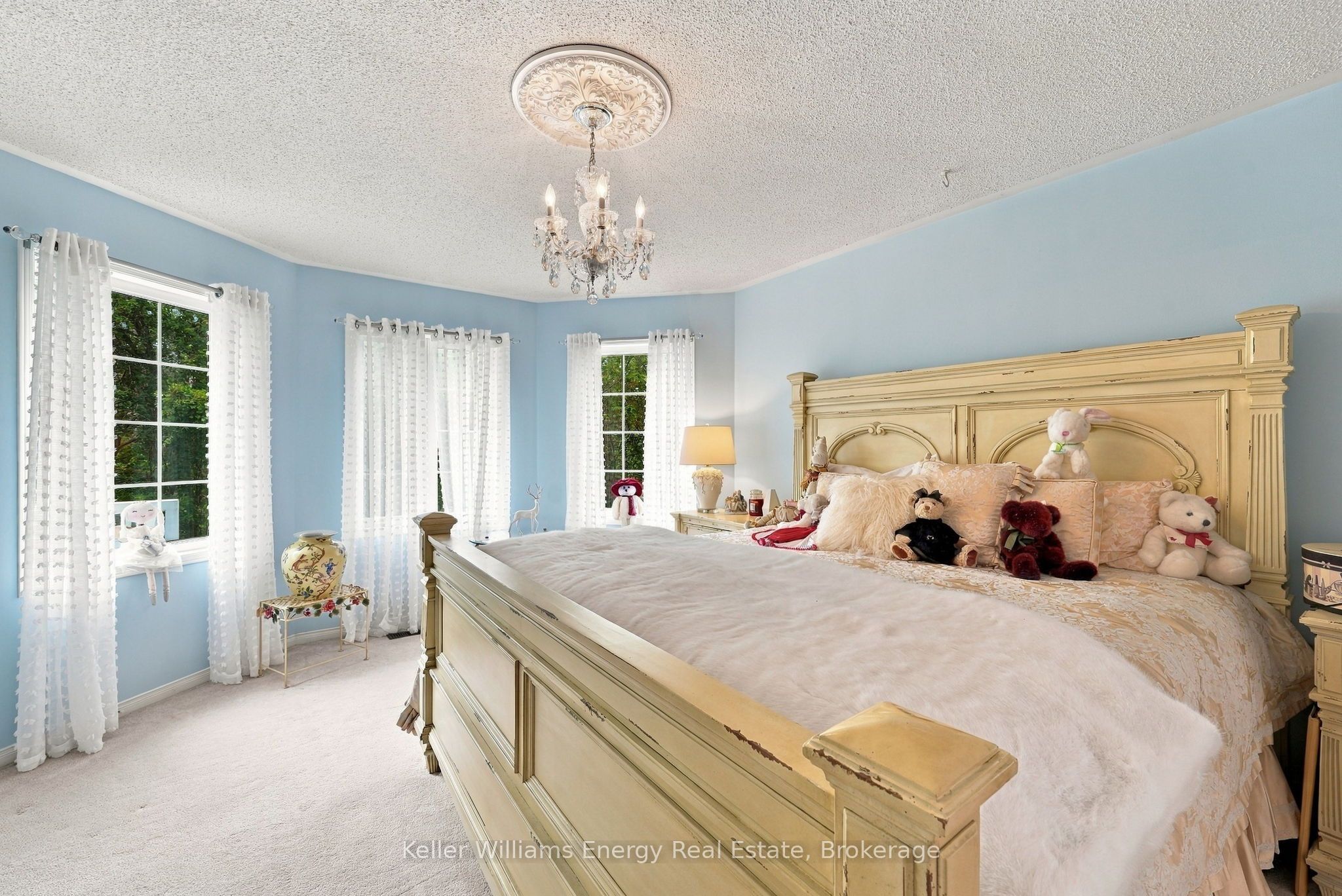 990 Glenbourne Drive Property Photo 24