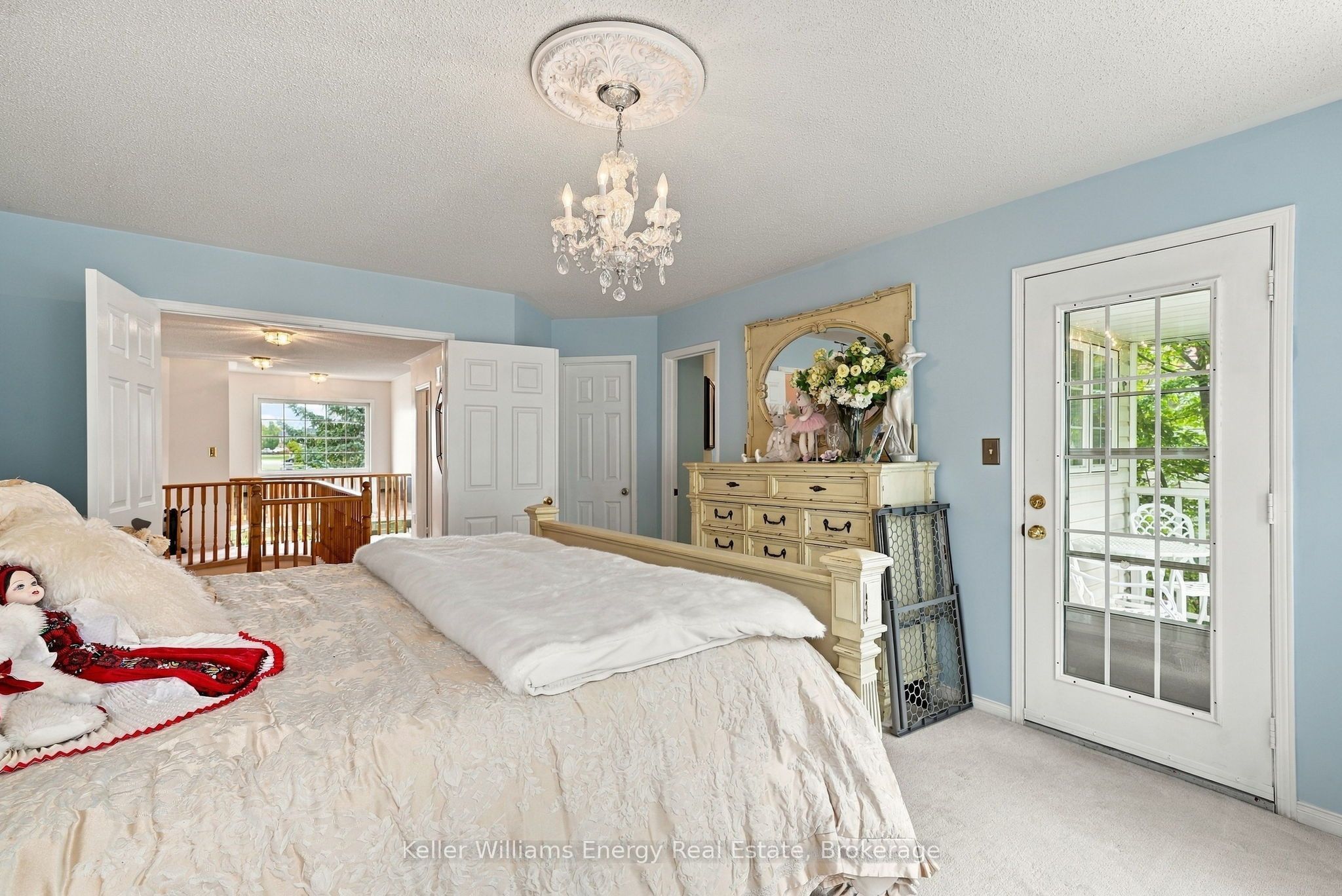 990 Glenbourne Drive Property Photo 25
