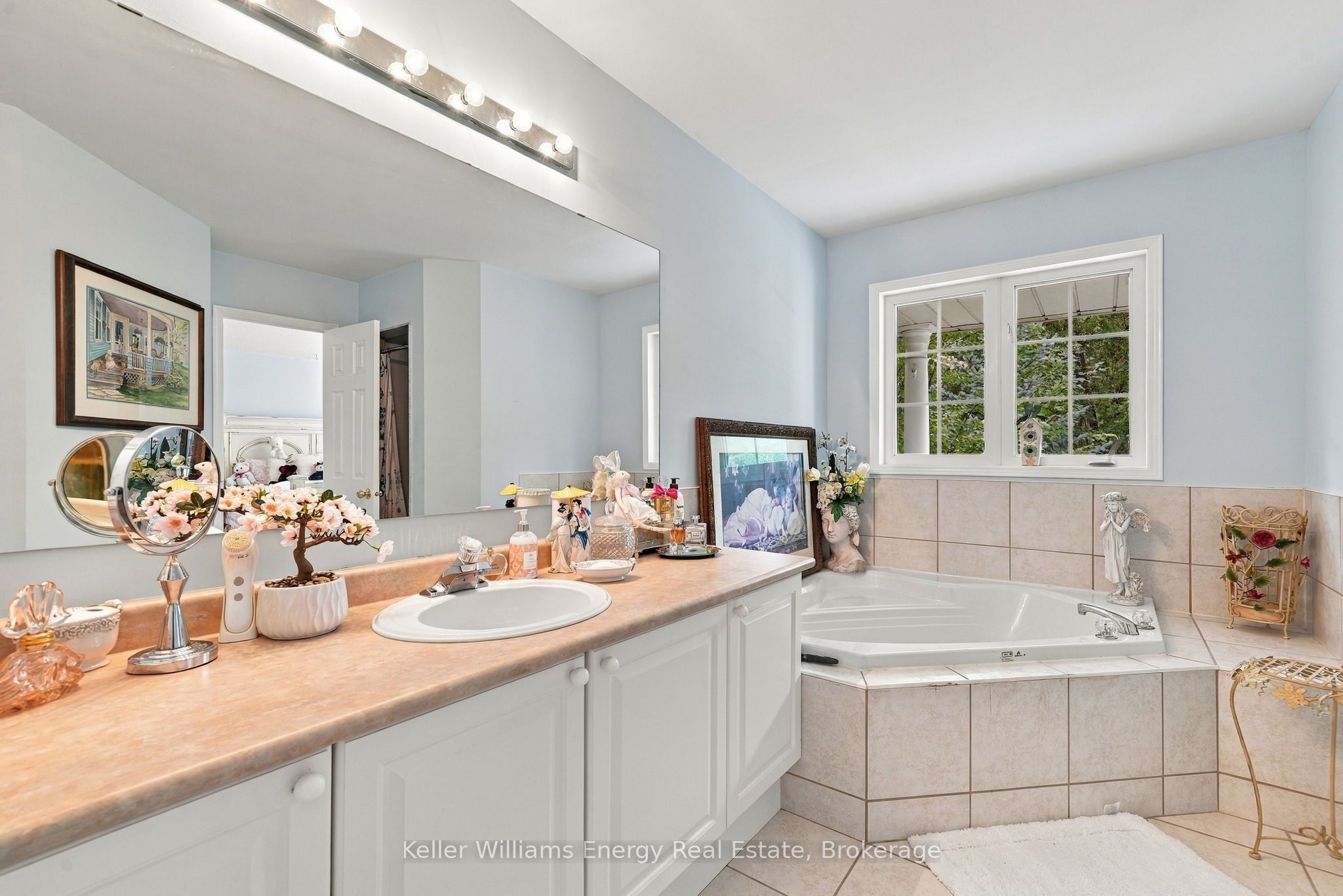 990 Glenbourne Drive Property Photo 28