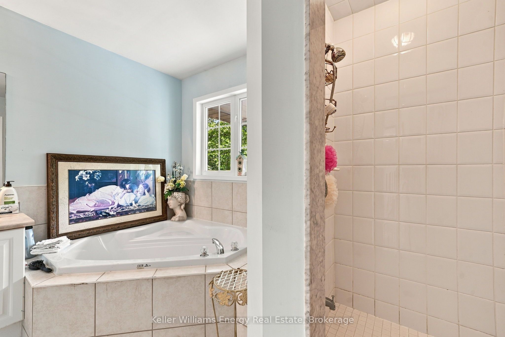 990 Glenbourne Drive Property Photo 29