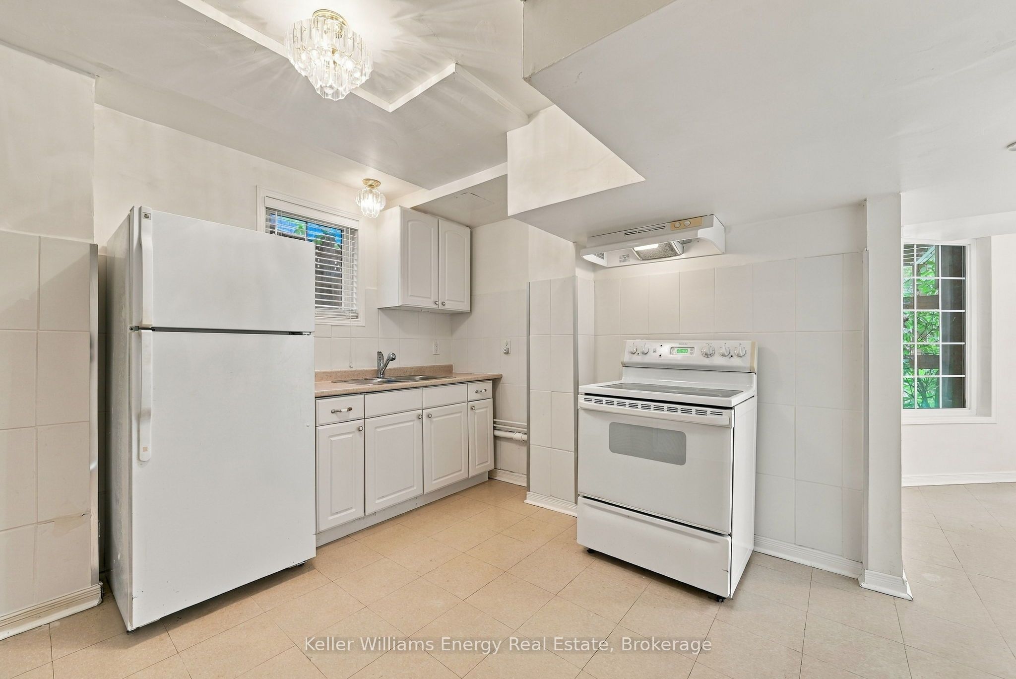 990 Glenbourne Drive Property Photo 34
