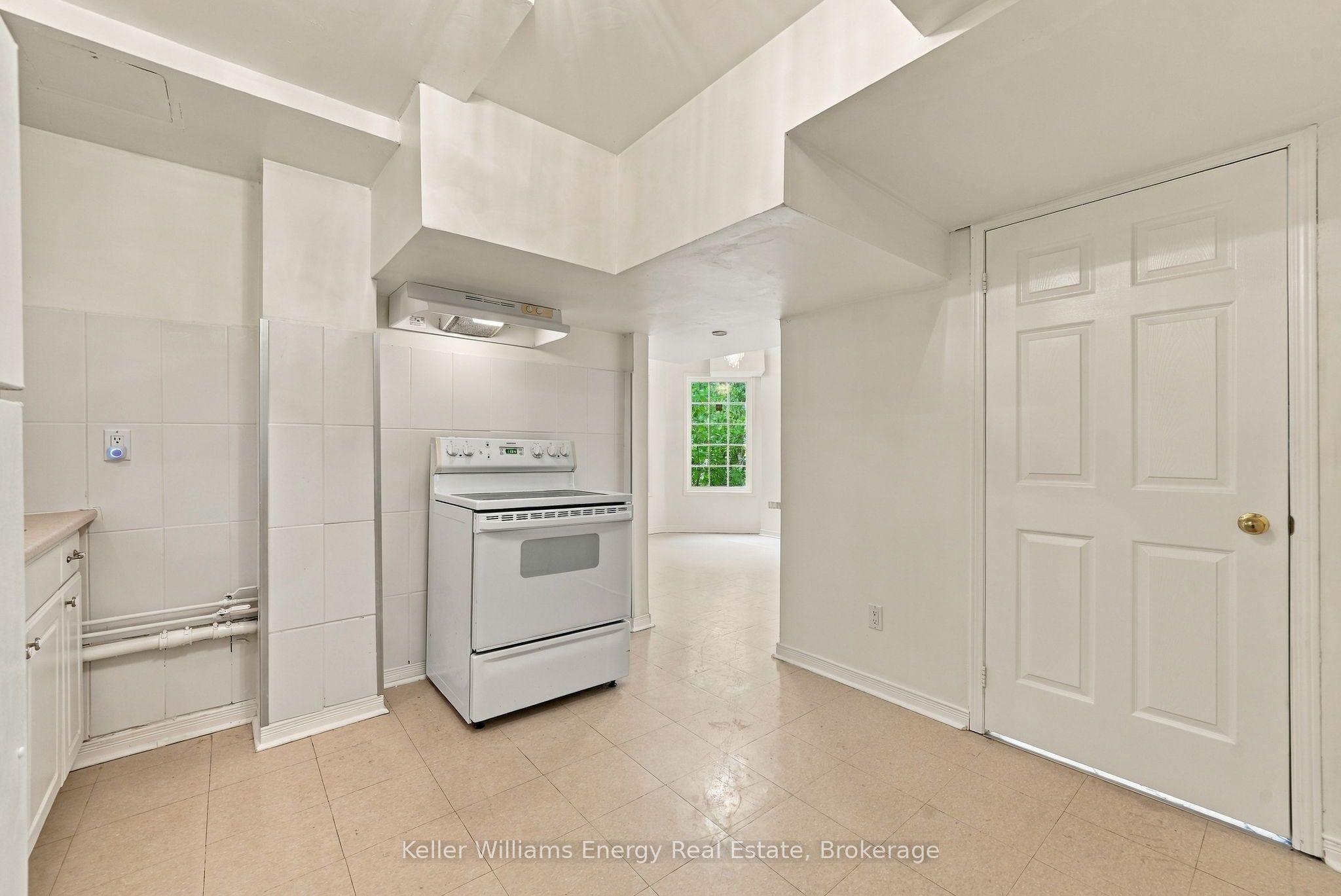 990 Glenbourne Drive Property Photo 35