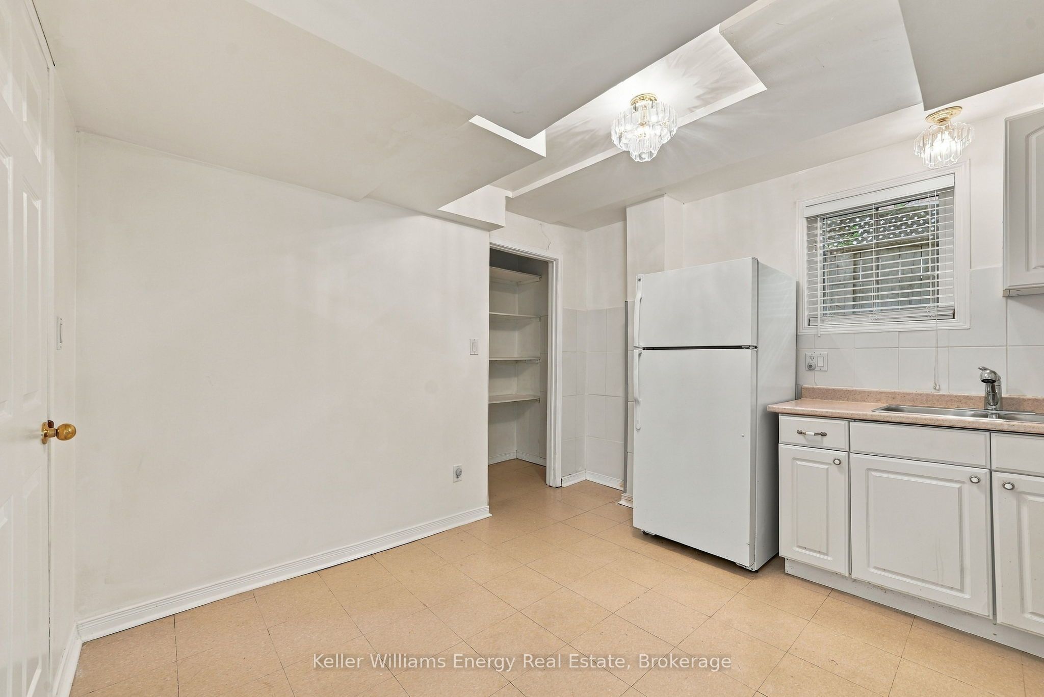 990 Glenbourne Drive Property Photo 36