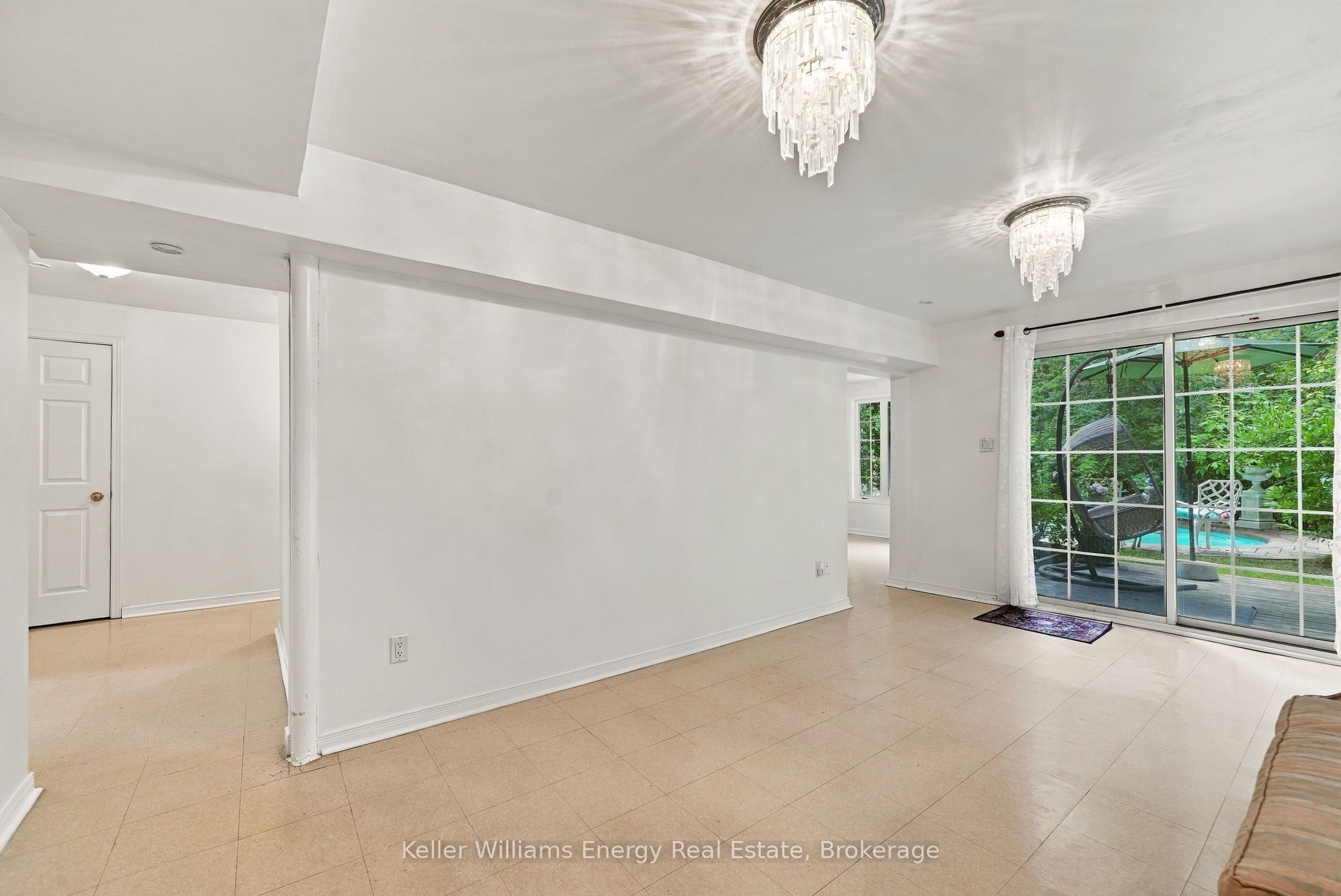 990 Glenbourne Drive Property Photo 39
