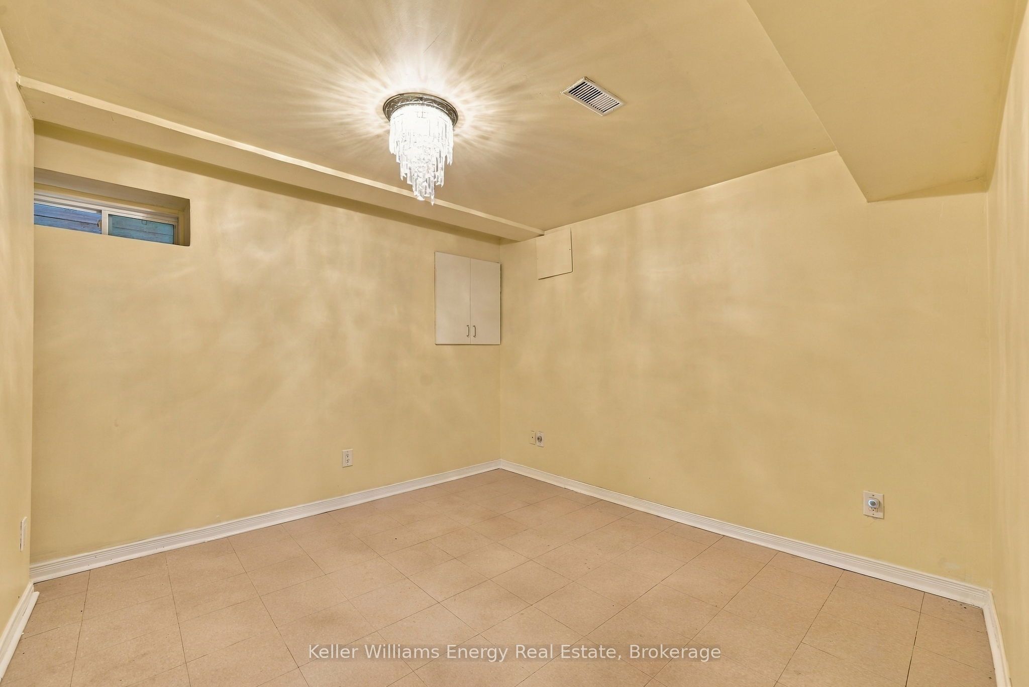 990 Glenbourne Drive Property Photo 42