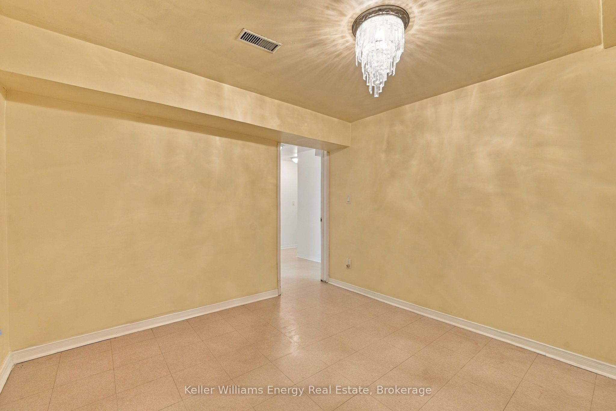 990 Glenbourne Drive Property Photo 43
