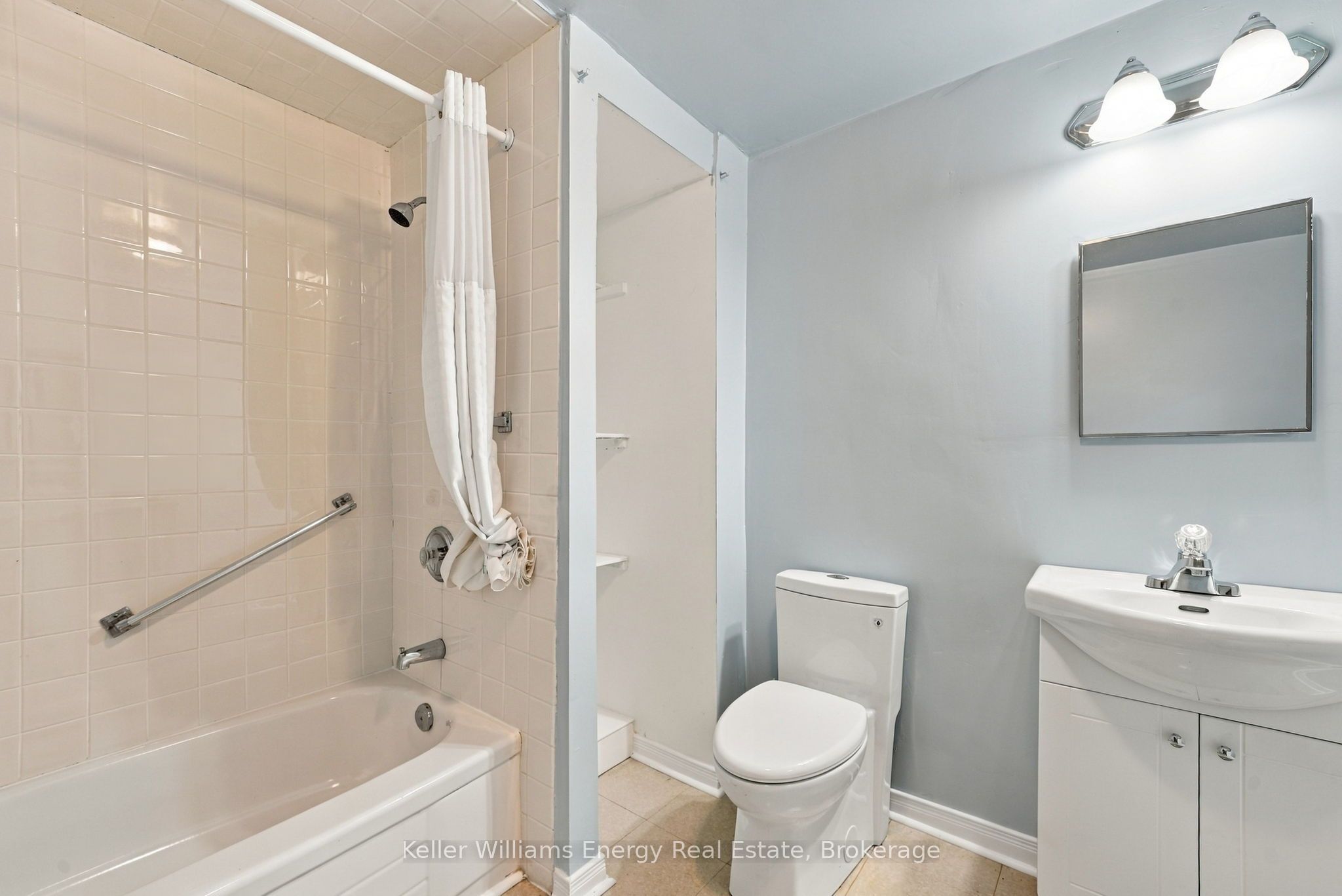 990 Glenbourne Drive Property Photo 44
