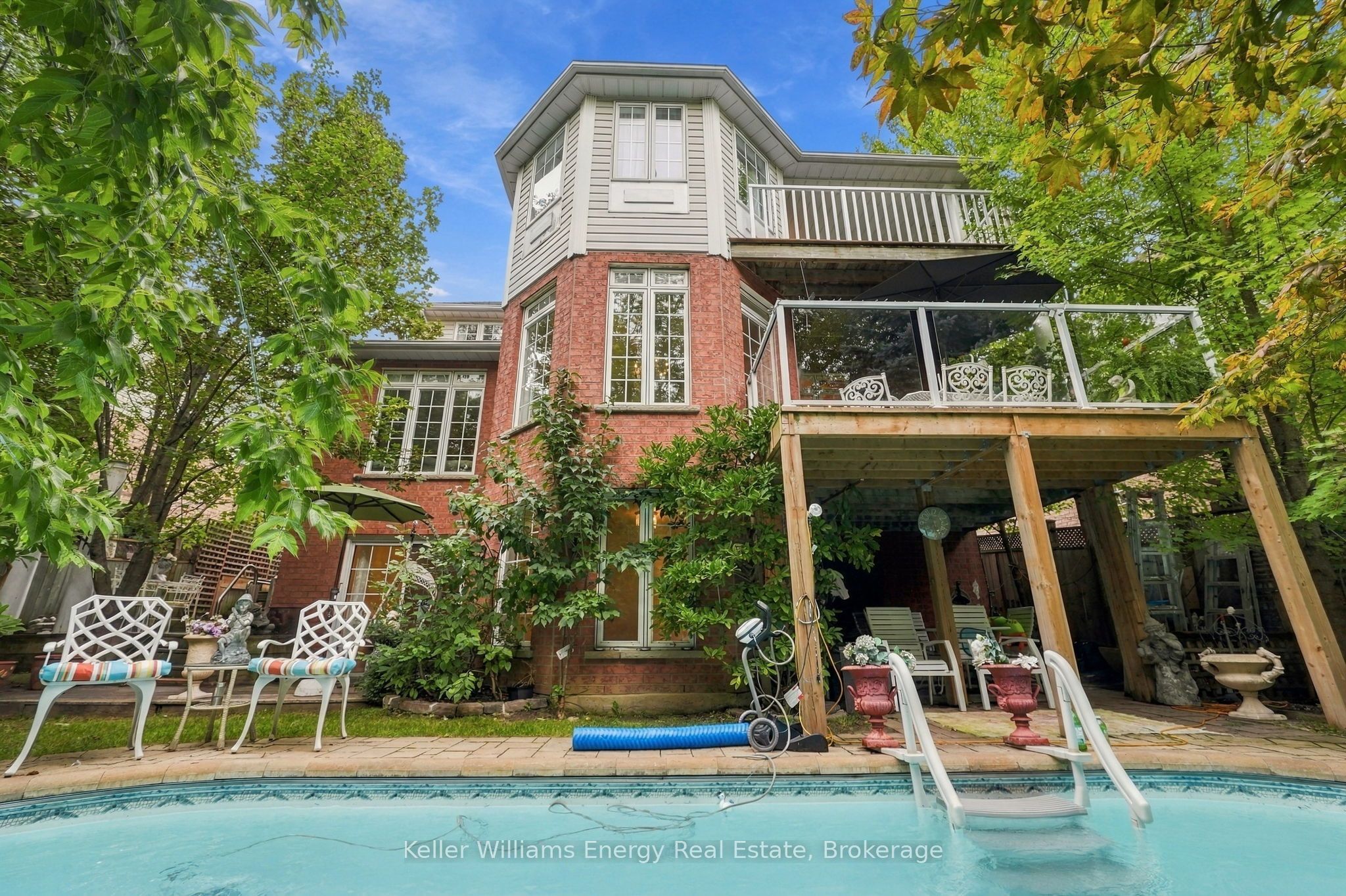 990 Glenbourne Drive Property Photo 45