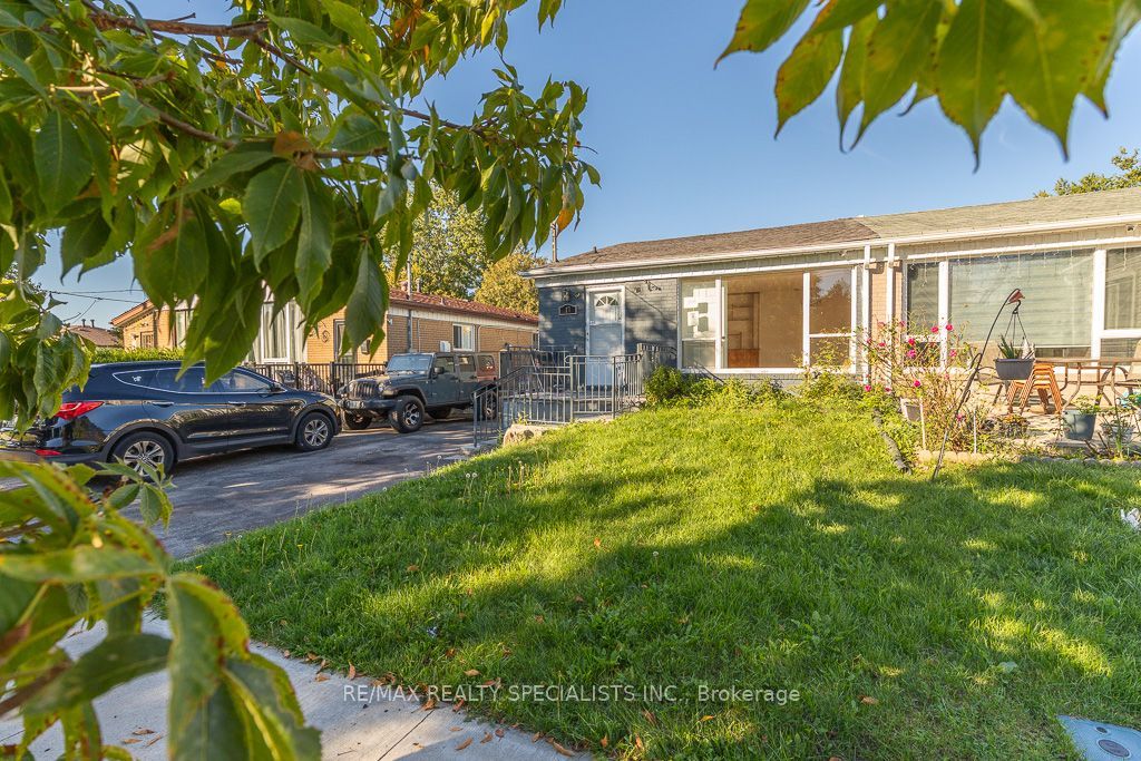17 Huddleston Court Property Photo 3