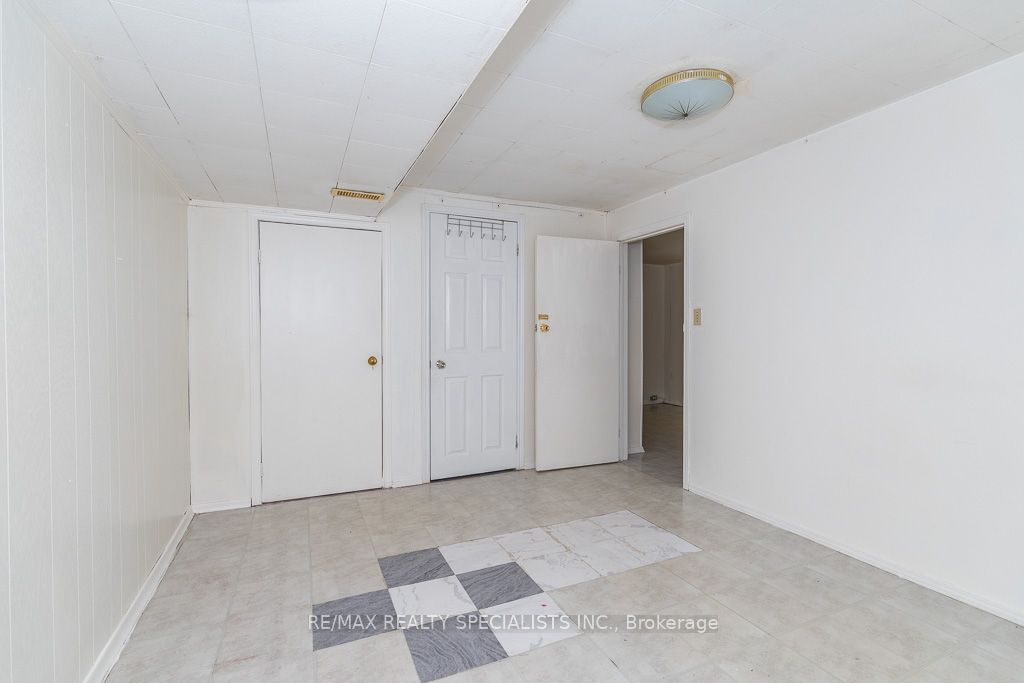 17 Huddleston Court Property Photo 33