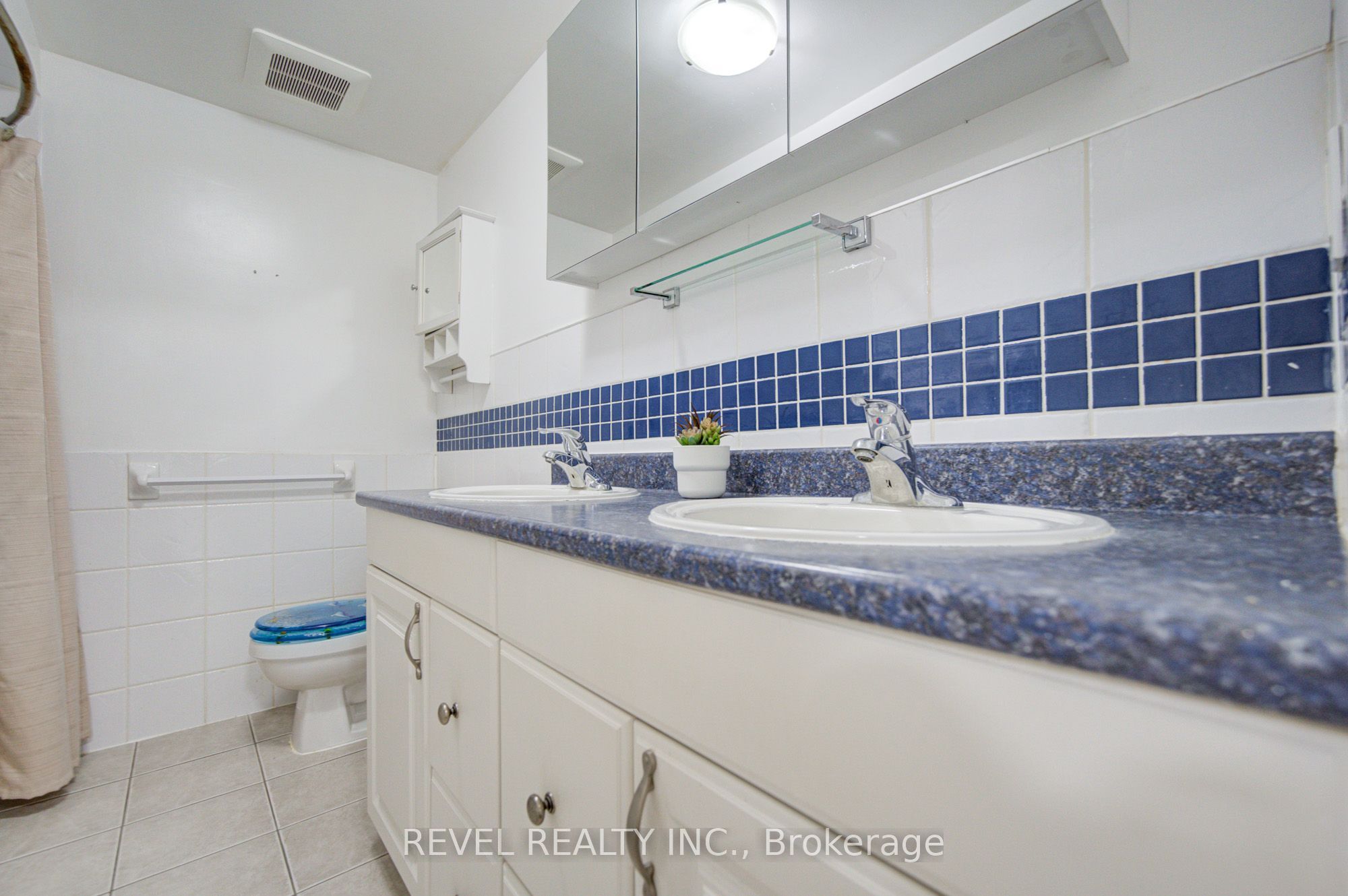 2141 Theoden Court Property Photo 28