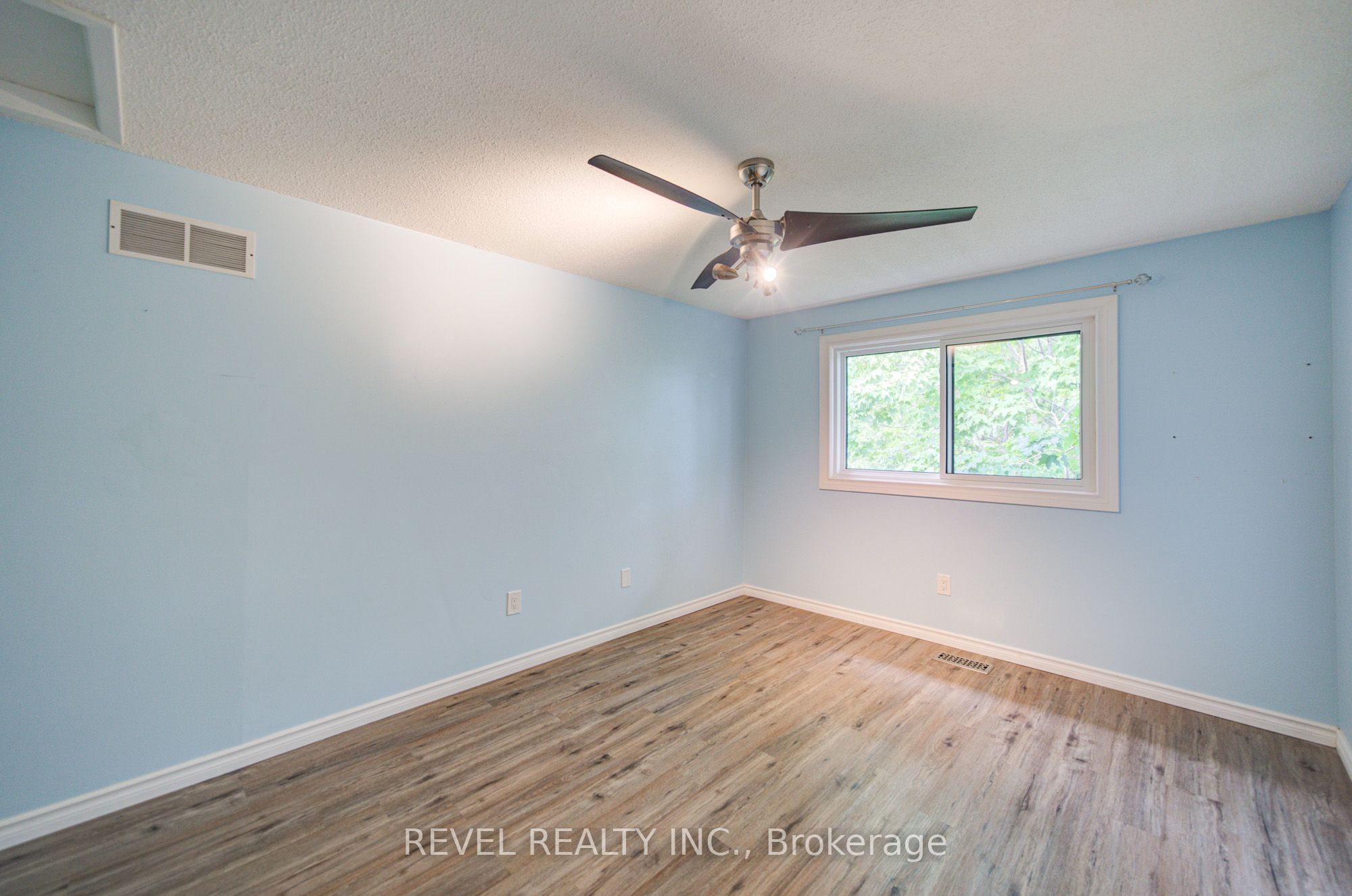 2141 Theoden Court Property Photo 32