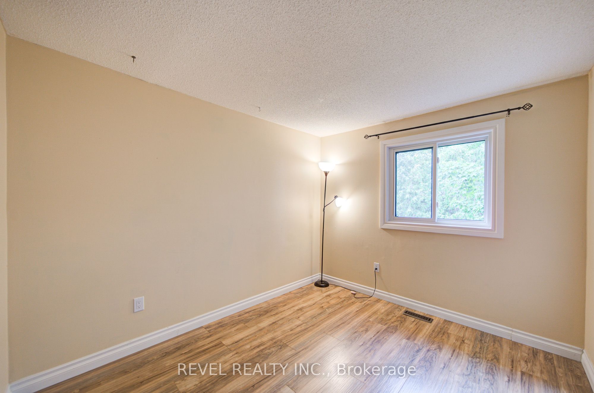 2141 Theoden Court Property Photo 33