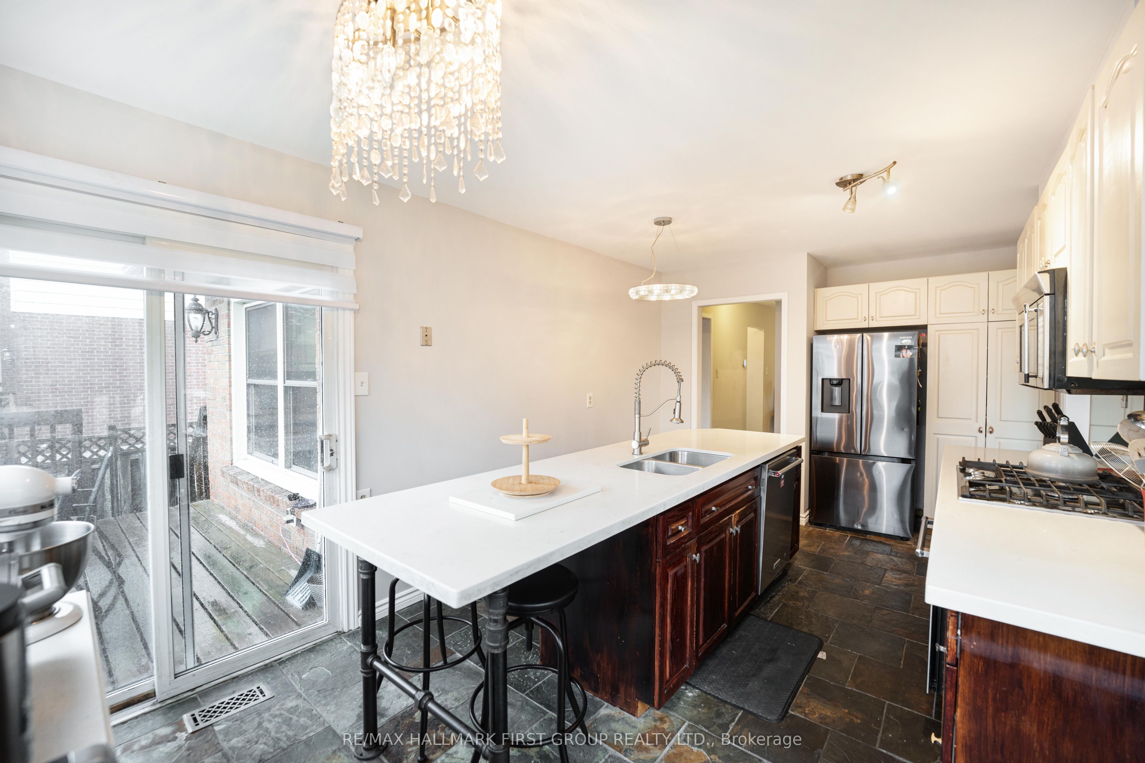 1855 New Street Property Photo 7